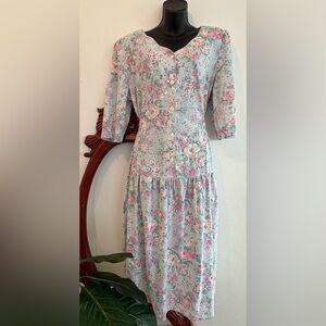 Vintage 80s Women’s Soft Pastel Floral Toe Back Button-Down Maxi Dress